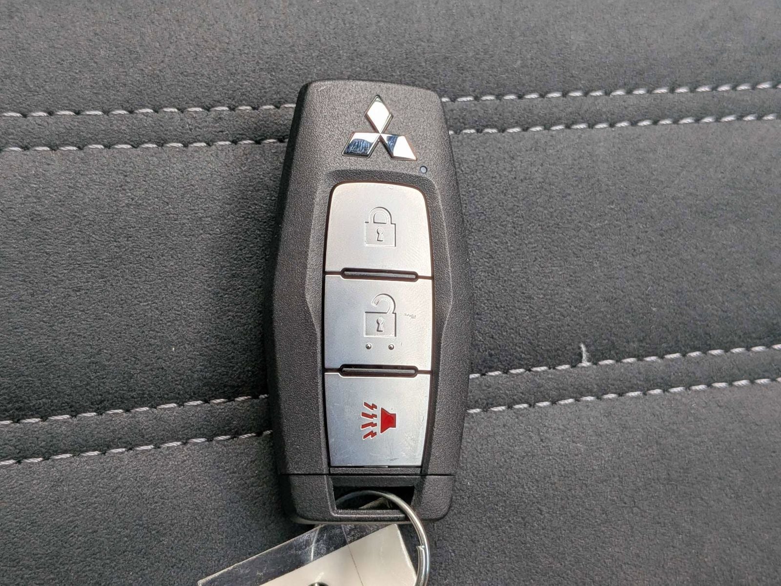 2026 Mitsubishi Outlander LE