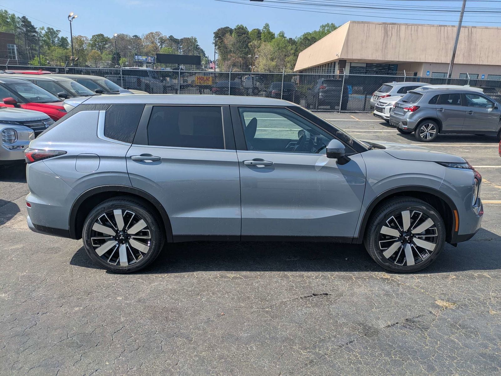 2026 Mitsubishi Outlander SE