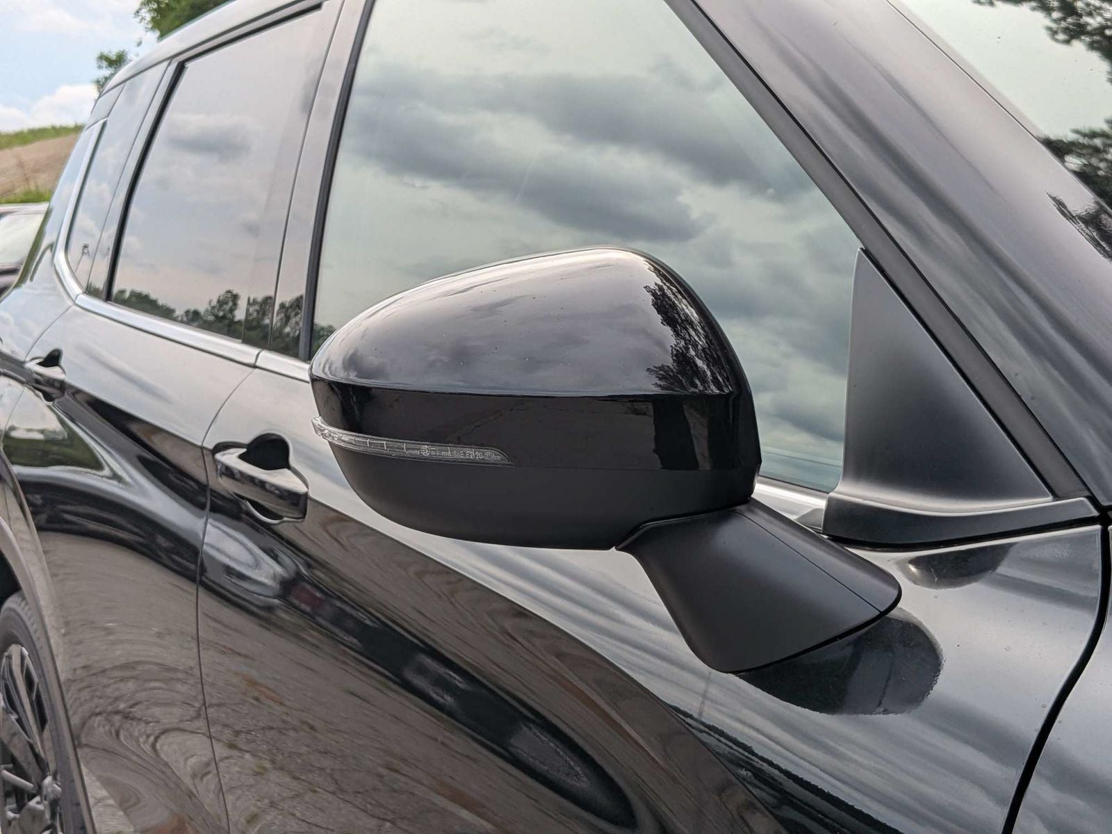 2026 Mitsubishi Outlander LE