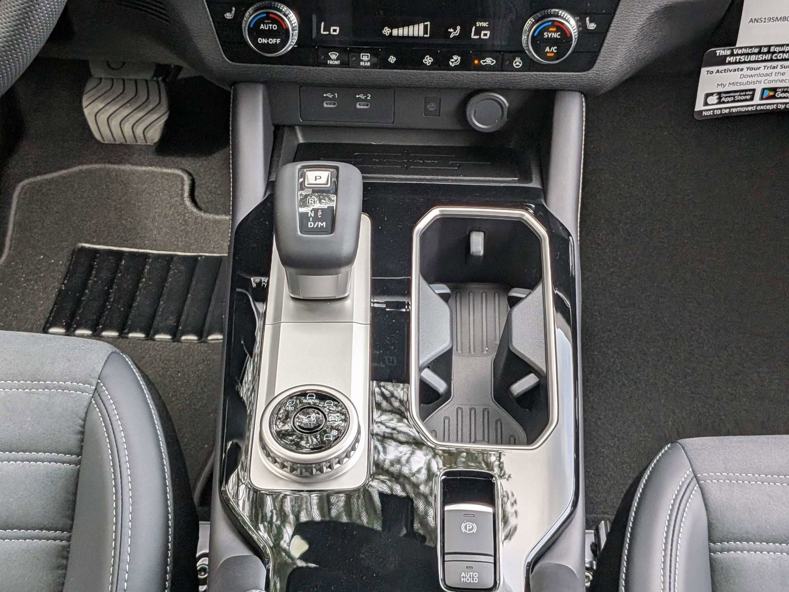2026 Mitsubishi Outlander LE