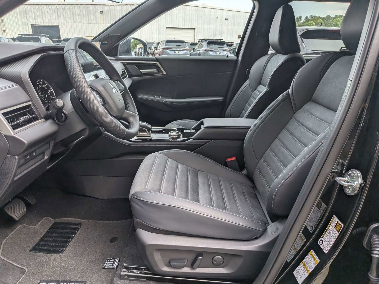 2026 Mitsubishi Outlander LE