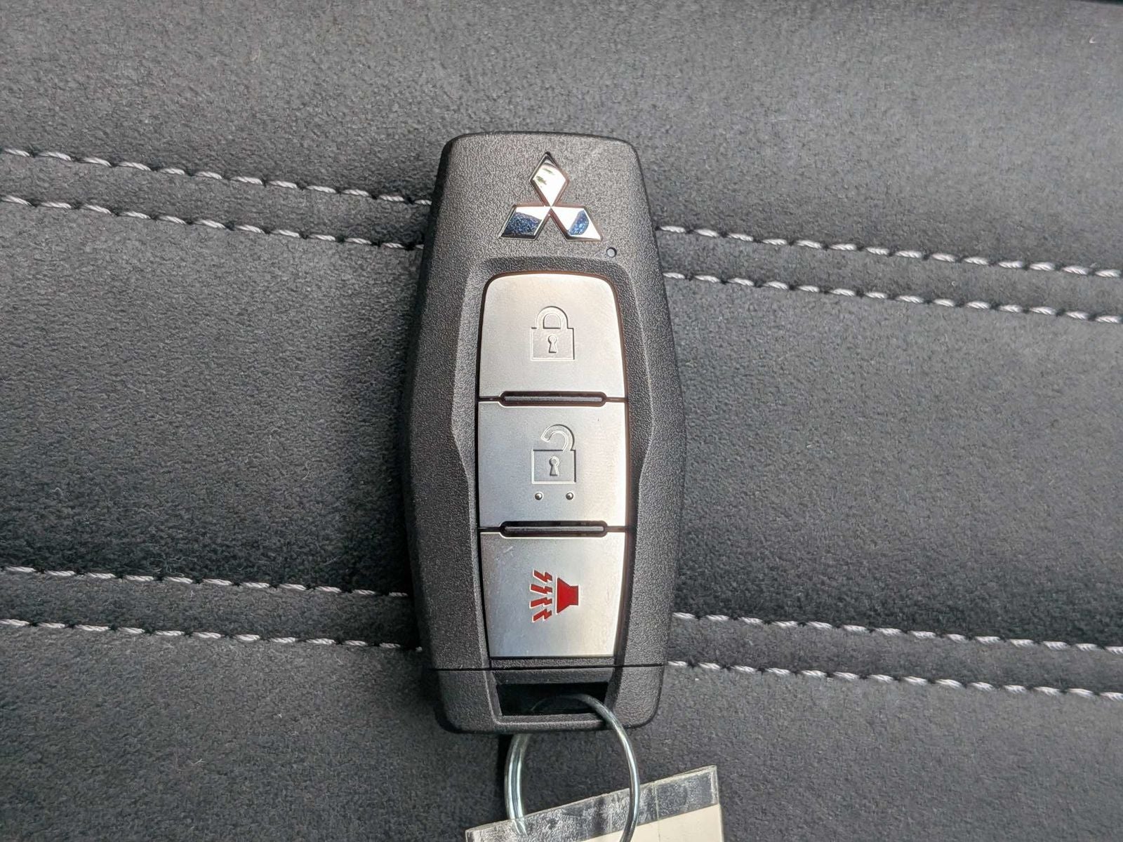 2026 Mitsubishi Outlander LE