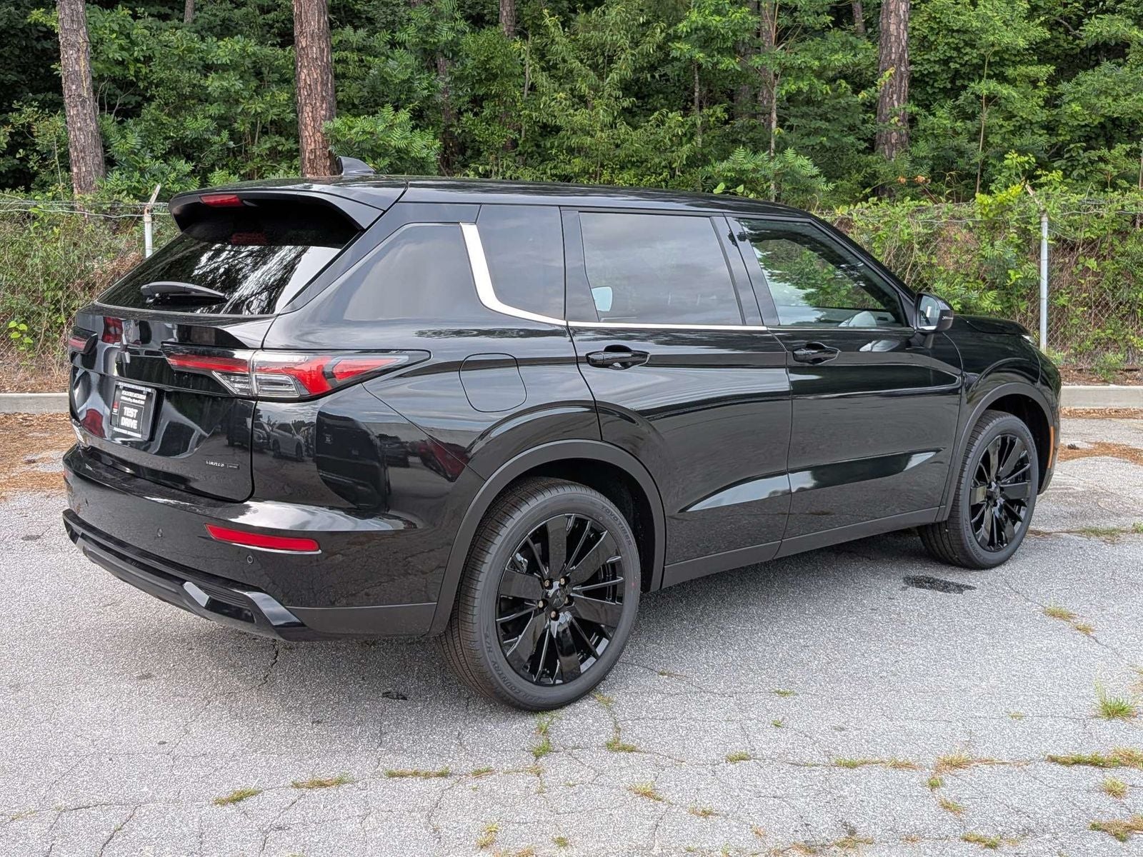 2026 Mitsubishi Outlander LE