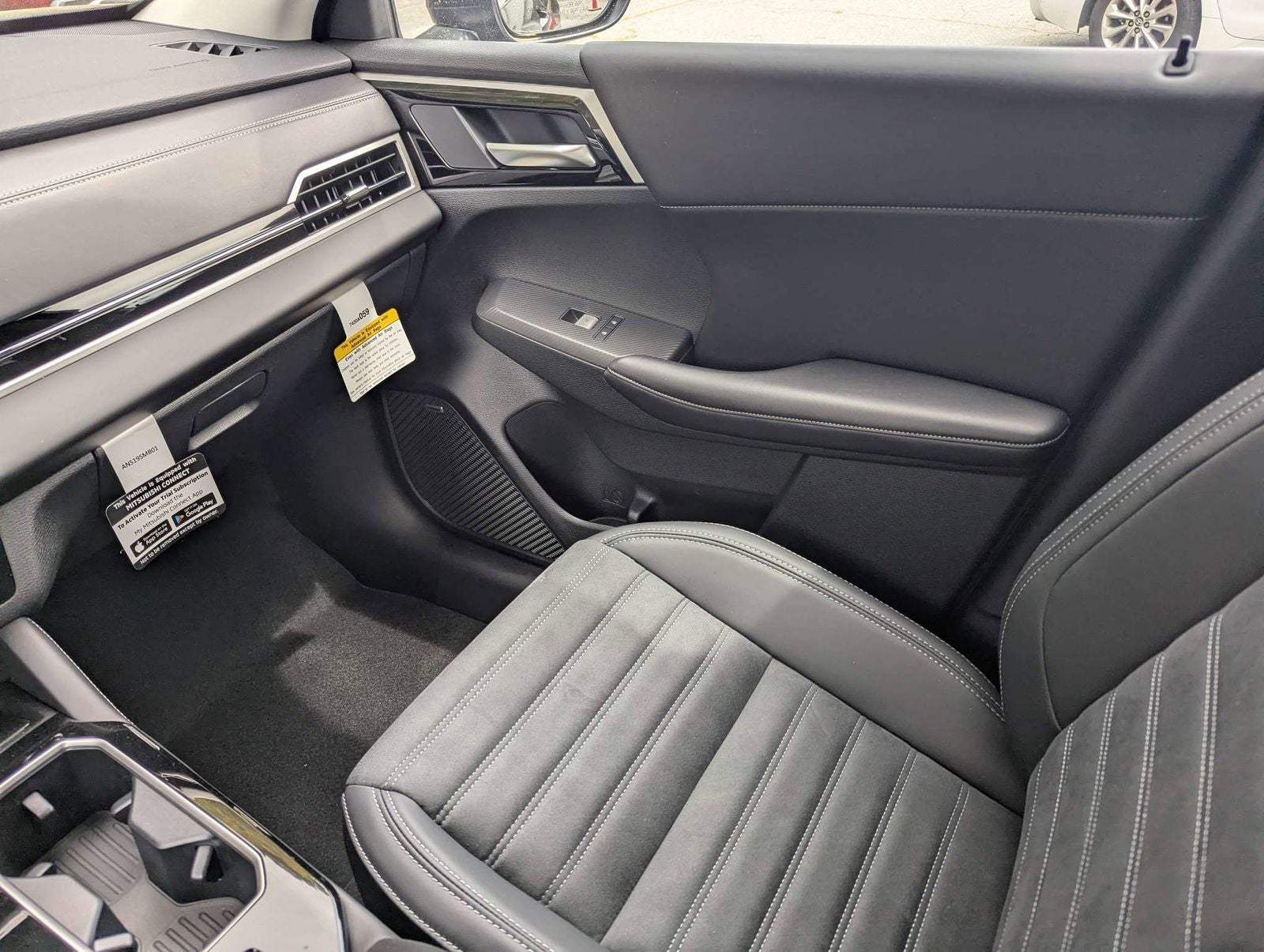 2026 Mitsubishi Outlander SE