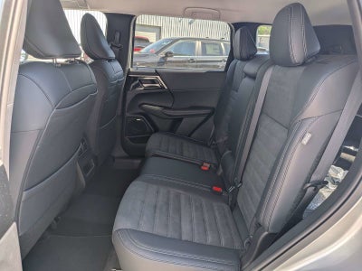 2026 Mitsubishi Outlander Base