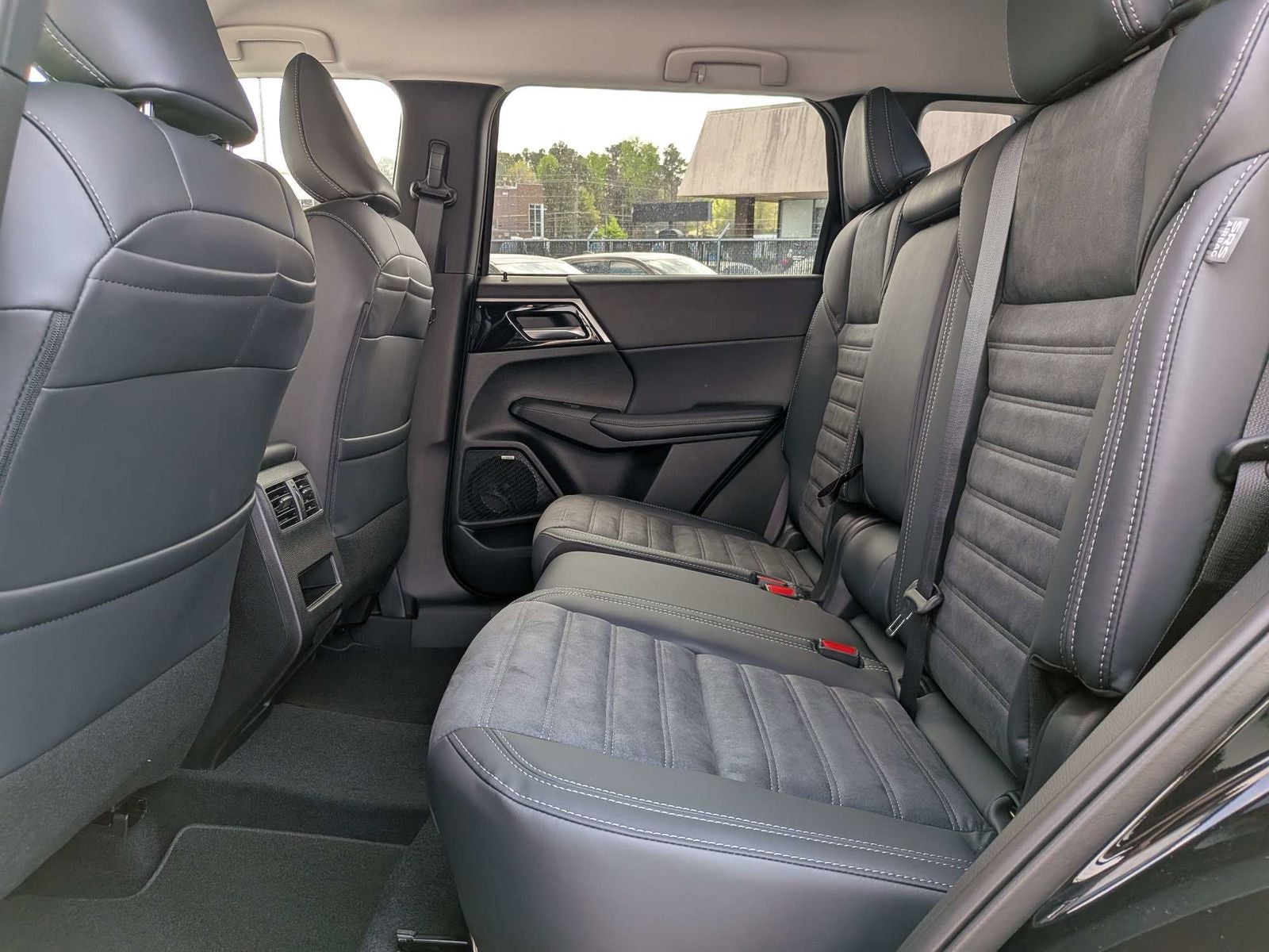 2026 Mitsubishi Outlander Base