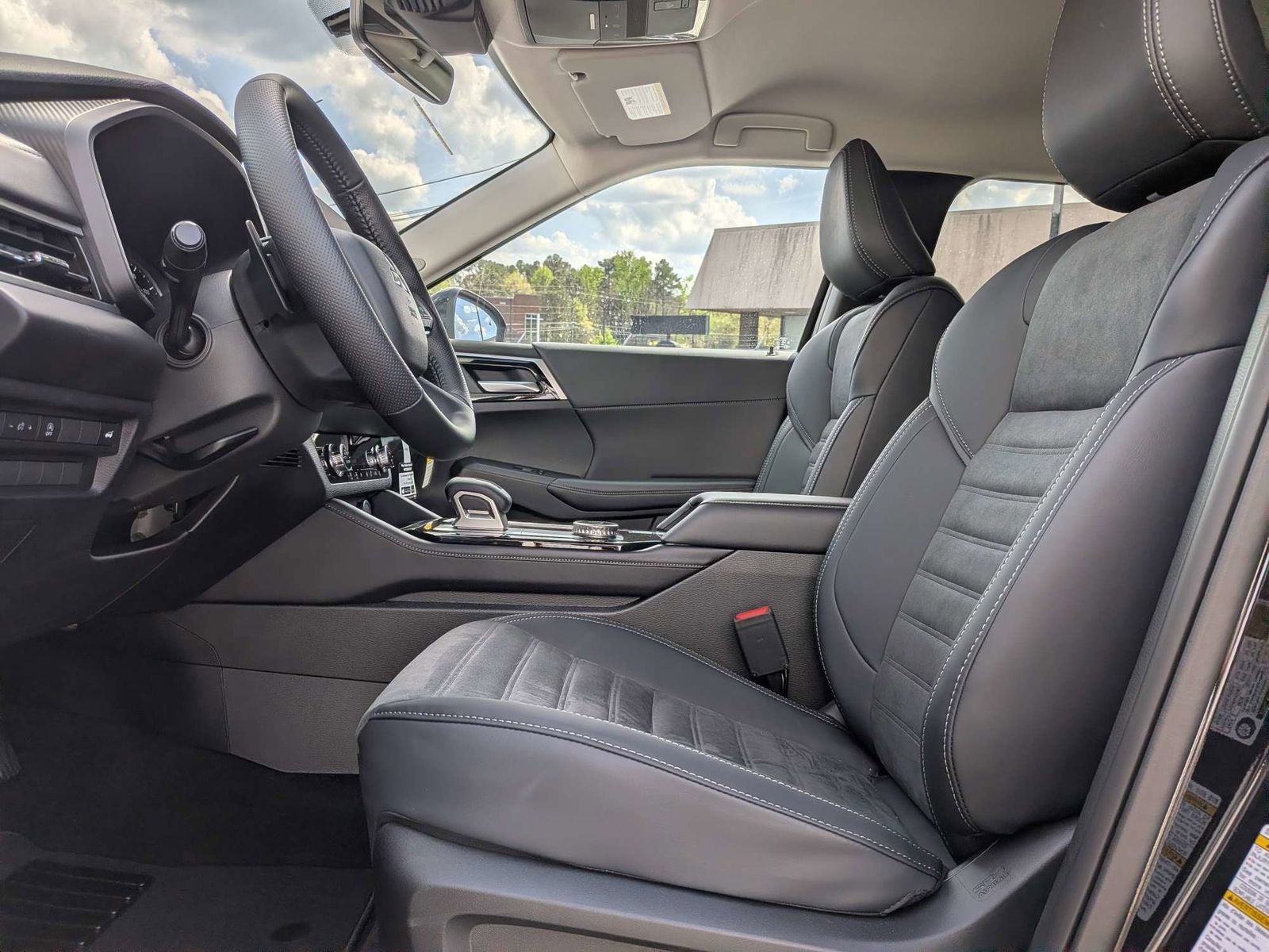 2026 Mitsubishi Outlander Base