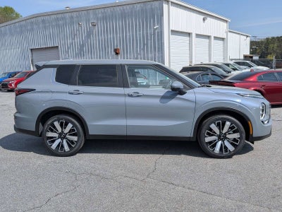 2026 Mitsubishi Outlander SE