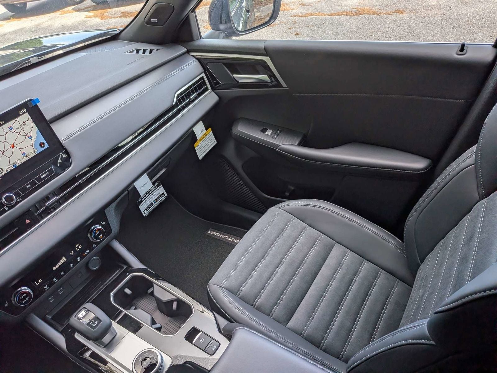 2026 Mitsubishi Outlander LE