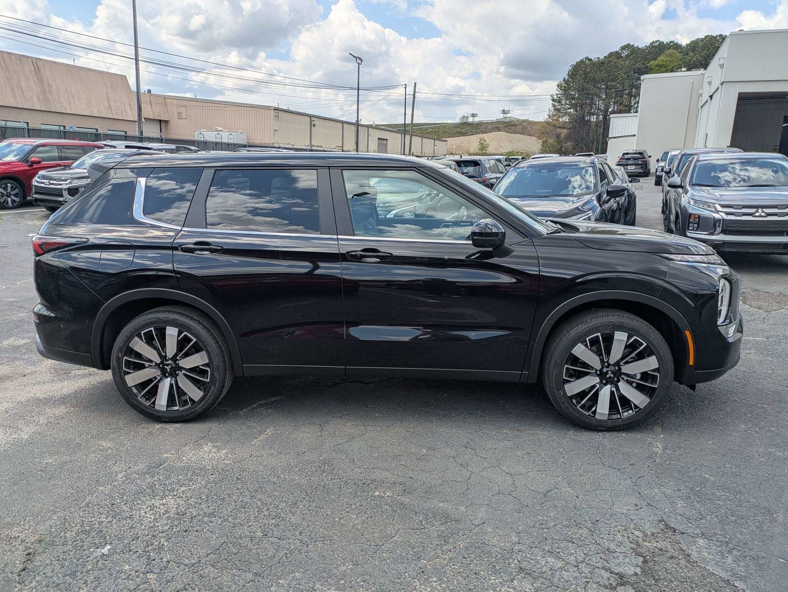 2026 Mitsubishi Outlander SE