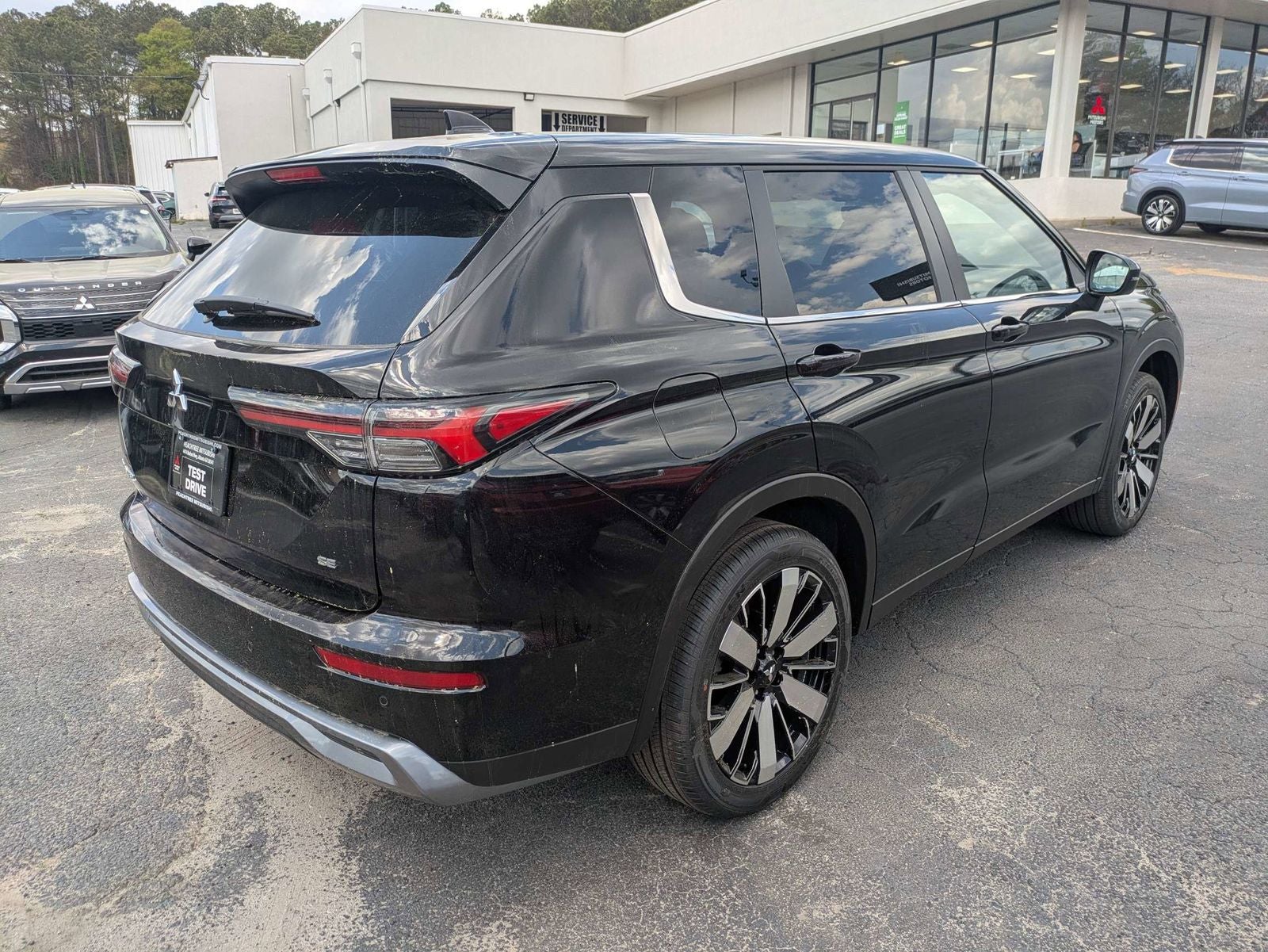 2026 Mitsubishi Outlander SE