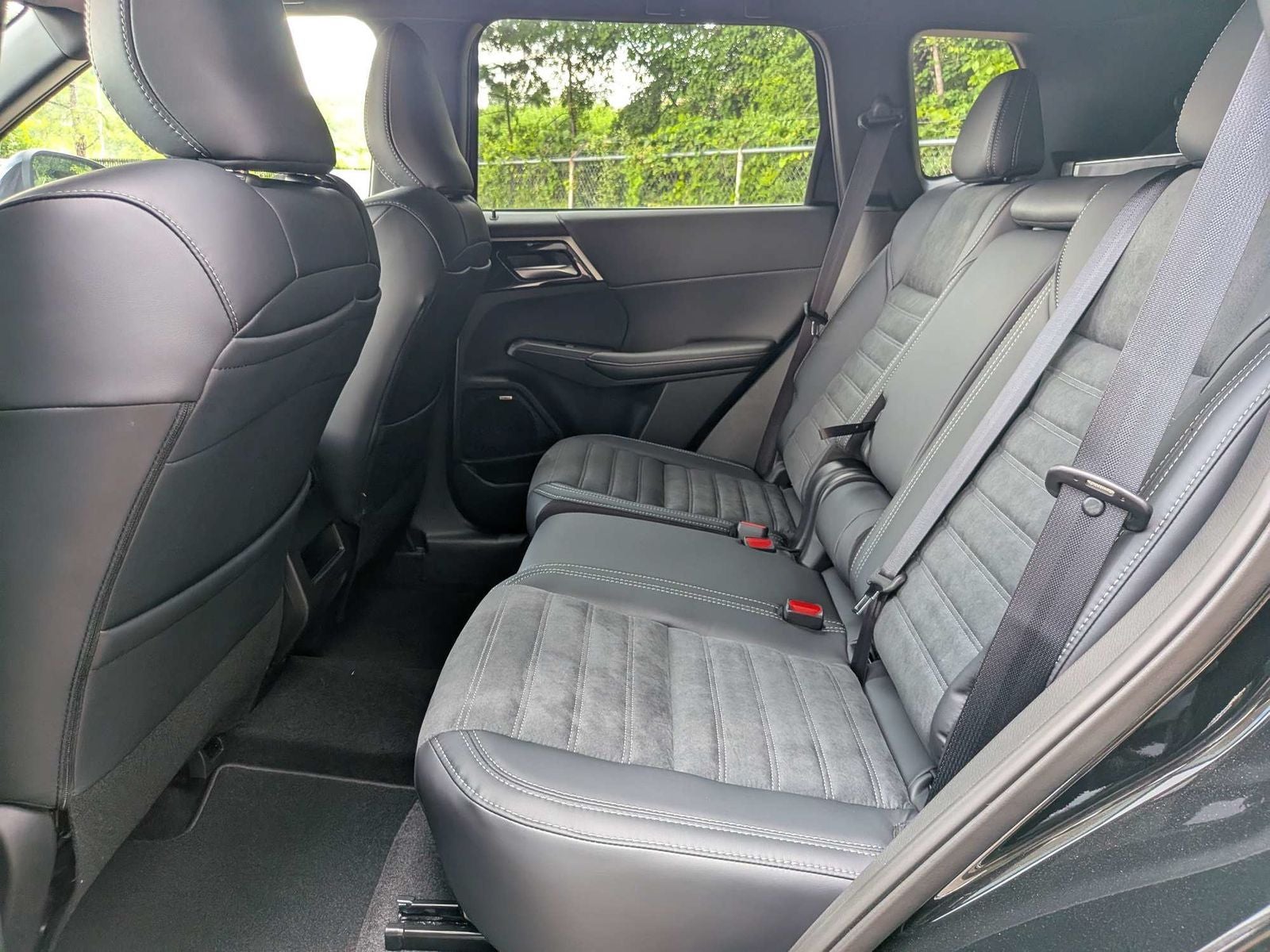 2026 Mitsubishi Outlander LE