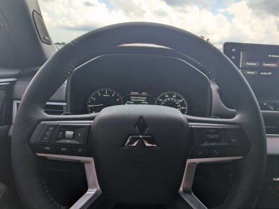 2026 Mitsubishi Outlander LE