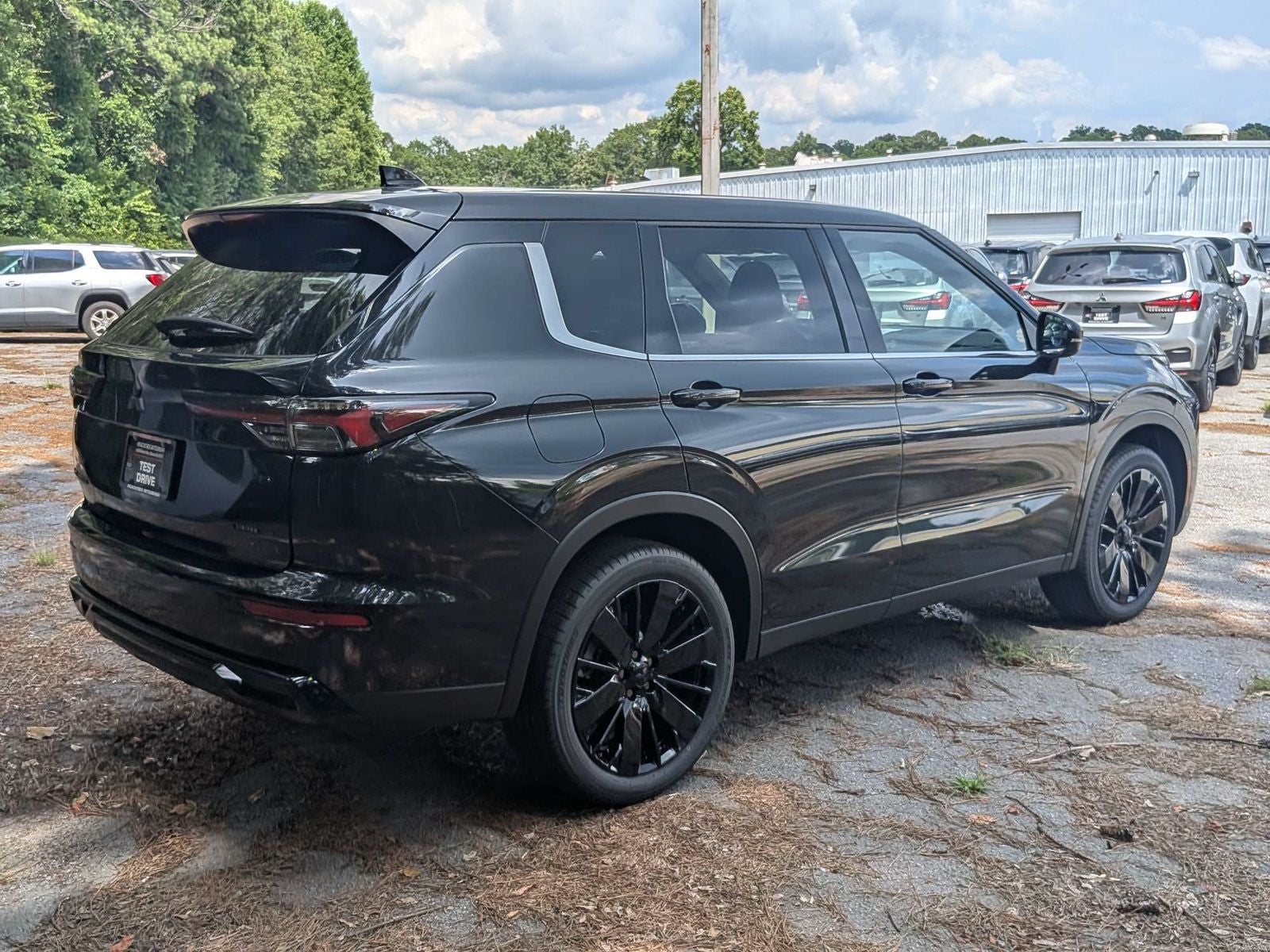 2026 Mitsubishi Outlander LE