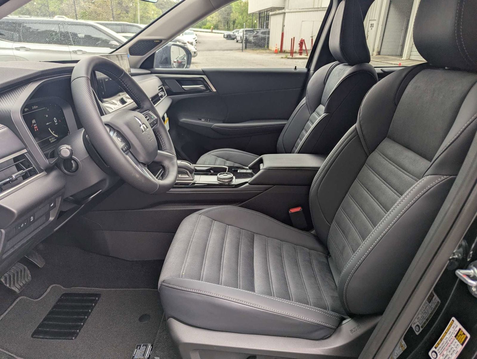 2026 Mitsubishi Outlander SE