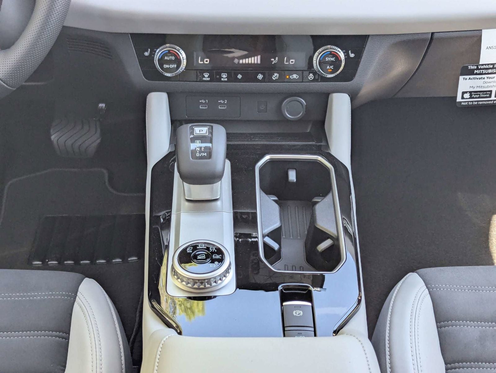 2026 Mitsubishi Outlander SE