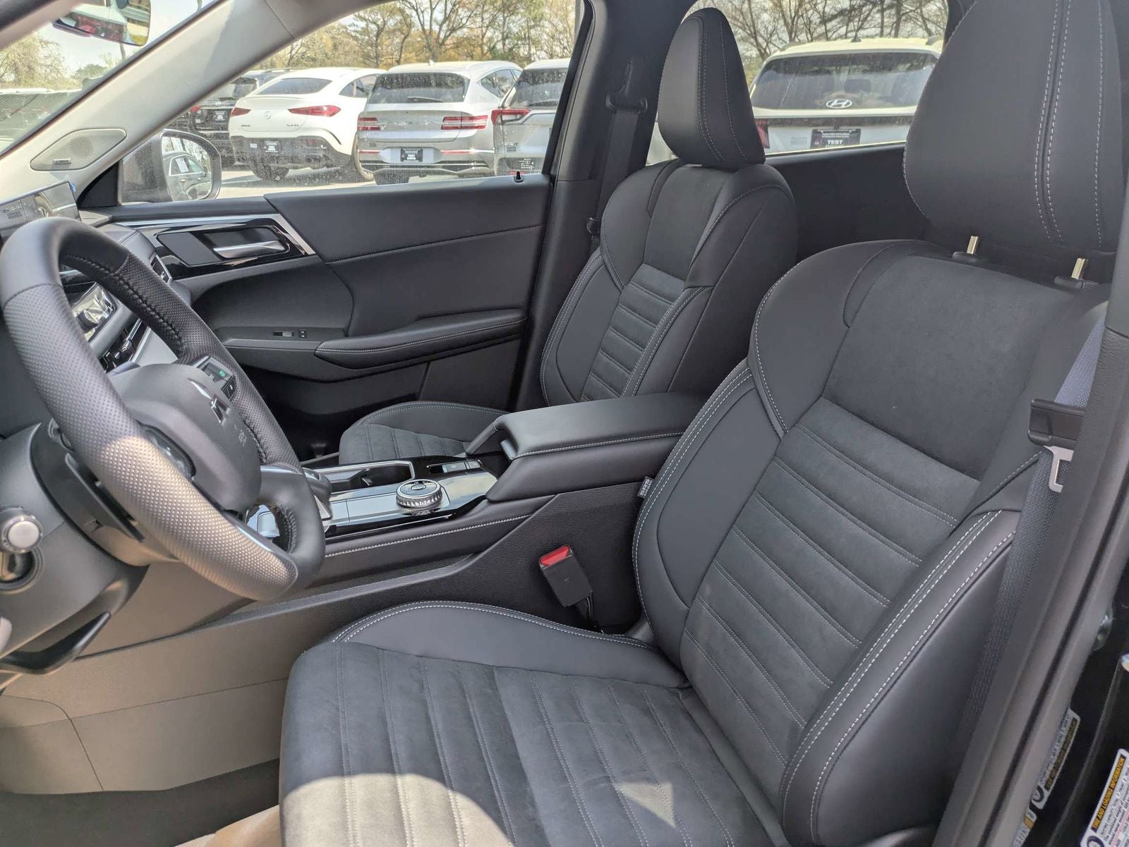 2026 Mitsubishi Outlander Base