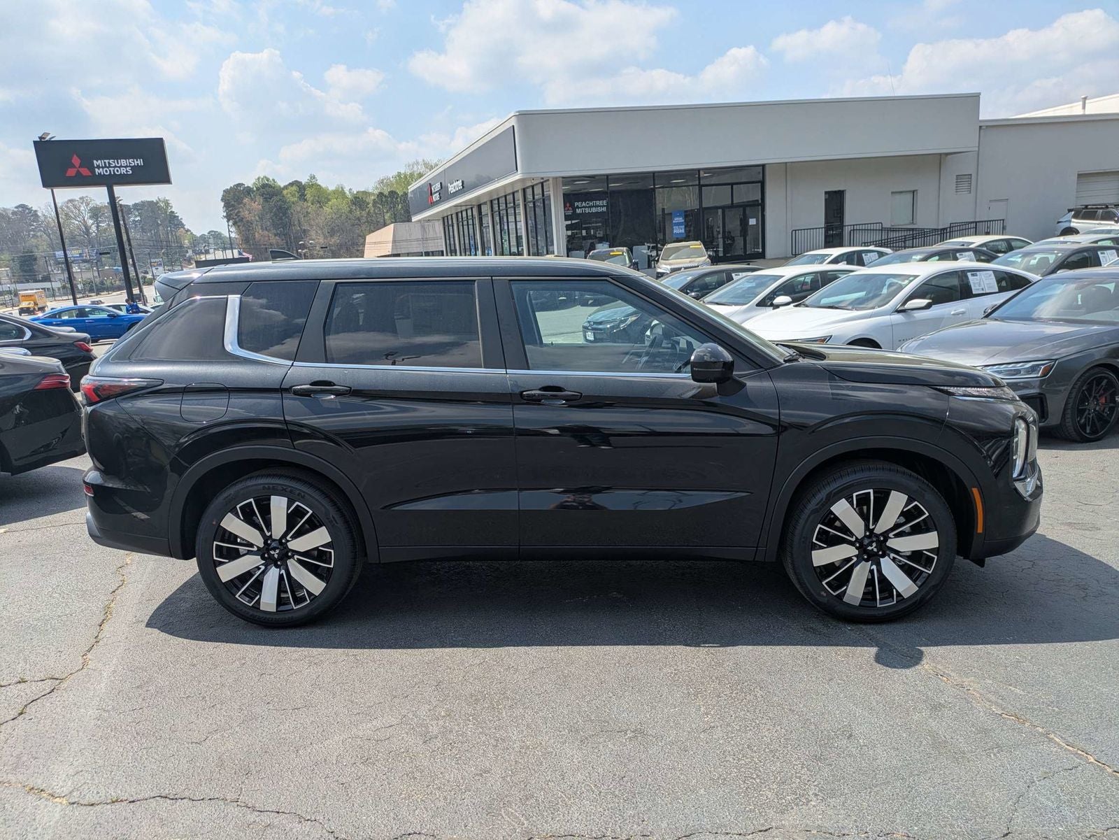 2026 Mitsubishi Outlander Base
