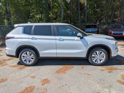 2026 Mitsubishi Outlander SE