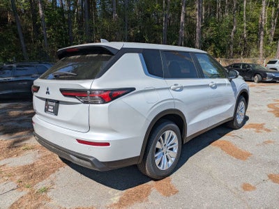 2026 Mitsubishi Outlander SE