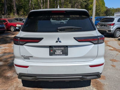 2026 Mitsubishi Outlander SE