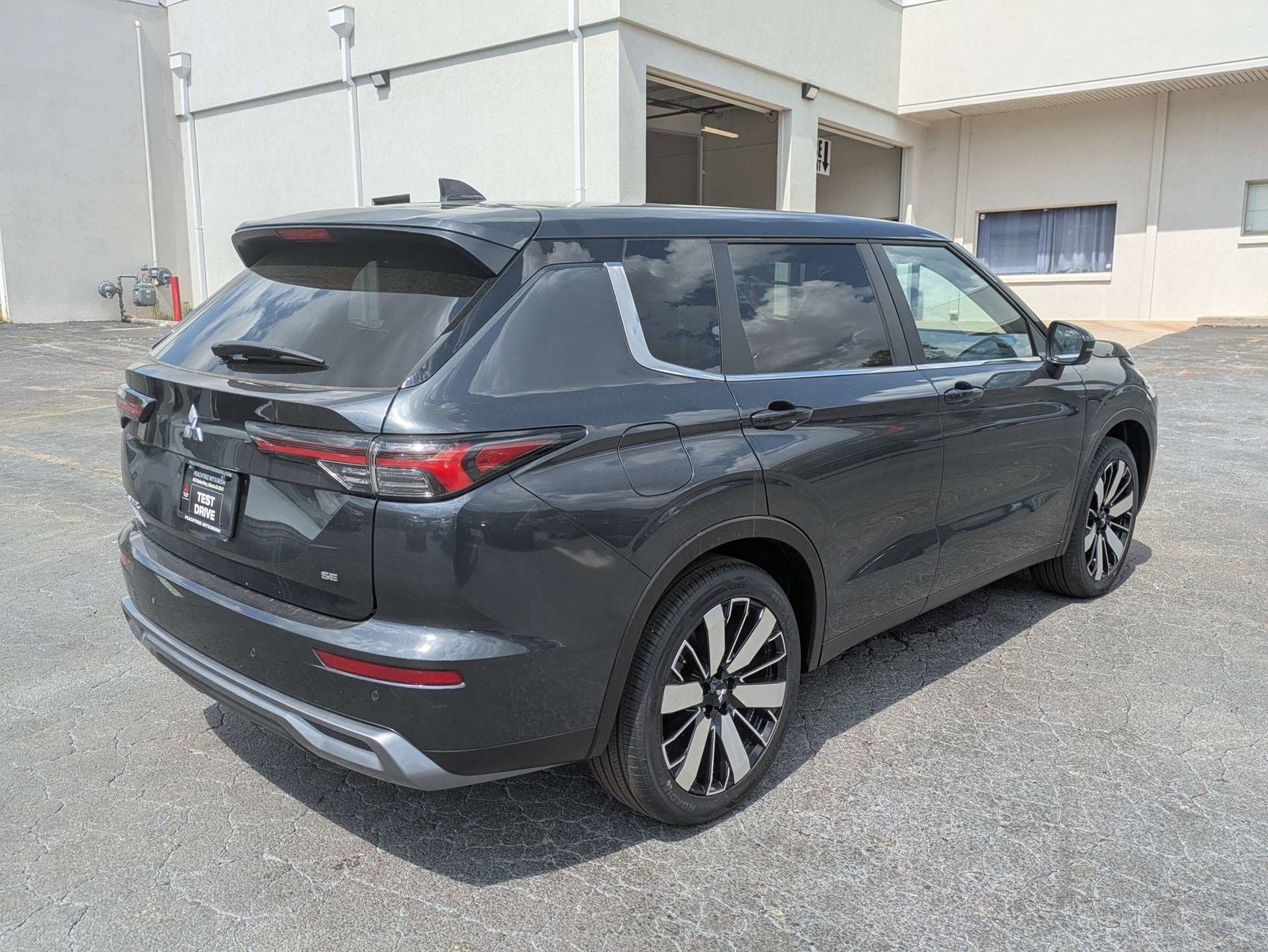 2026 Mitsubishi Outlander SE