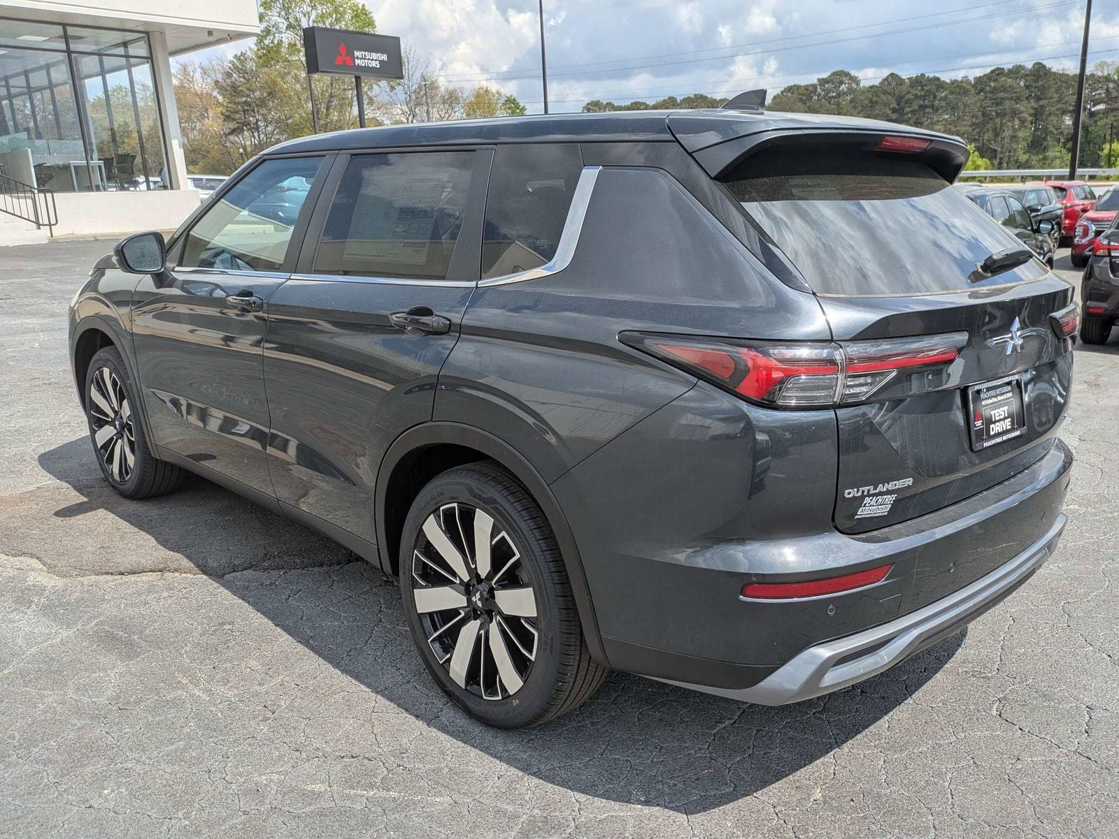 2026 Mitsubishi Outlander SE