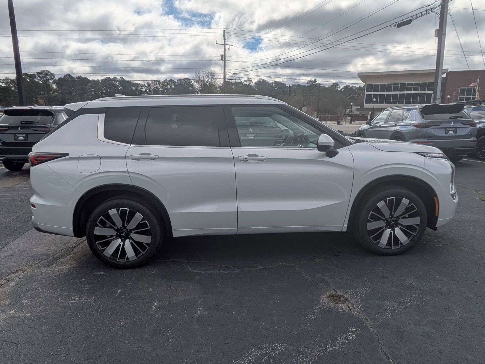 2026 Mitsubishi Outlander SEL