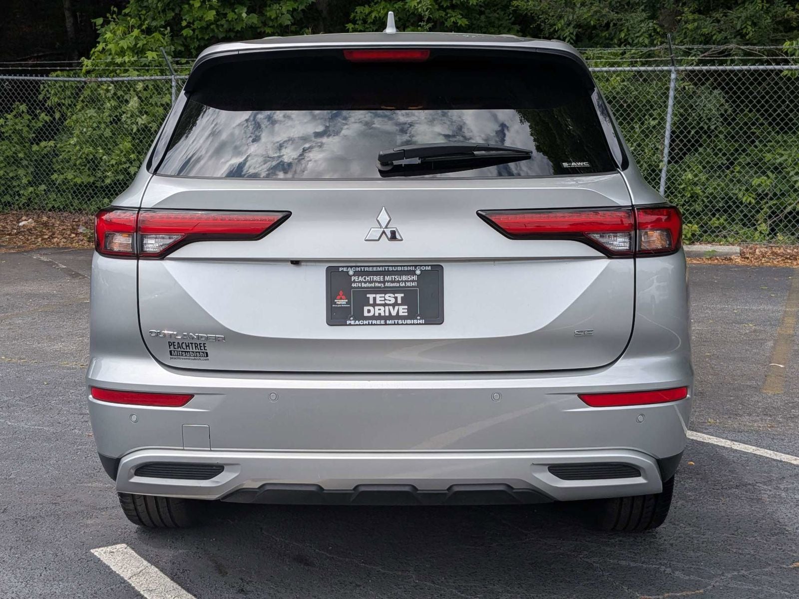 2024 Mitsubishi Outlander SE