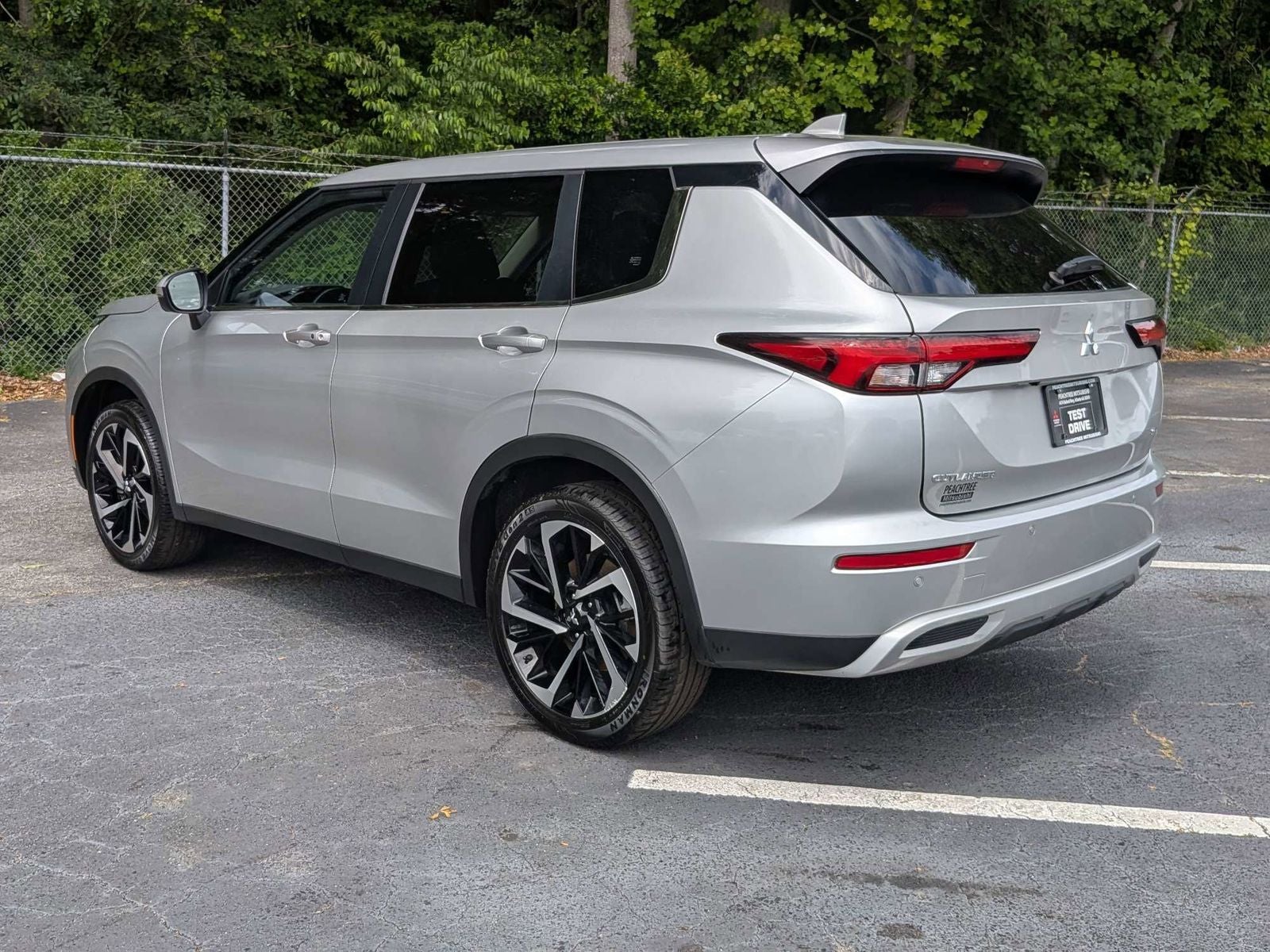 2024 Mitsubishi Outlander SE