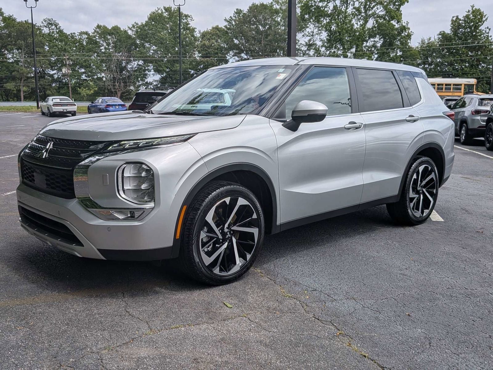 2024 Mitsubishi Outlander SE