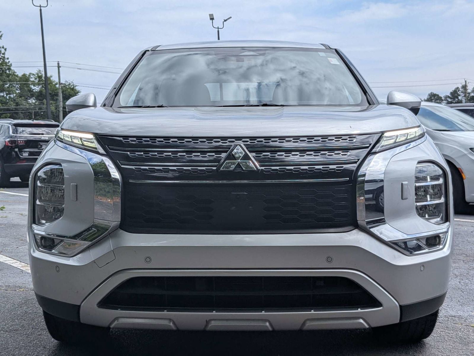 2024 Mitsubishi Outlander SE