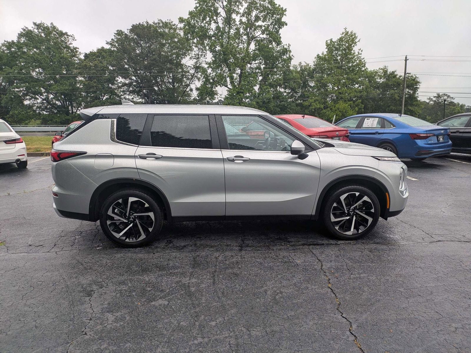 2024 Mitsubishi Outlander SE