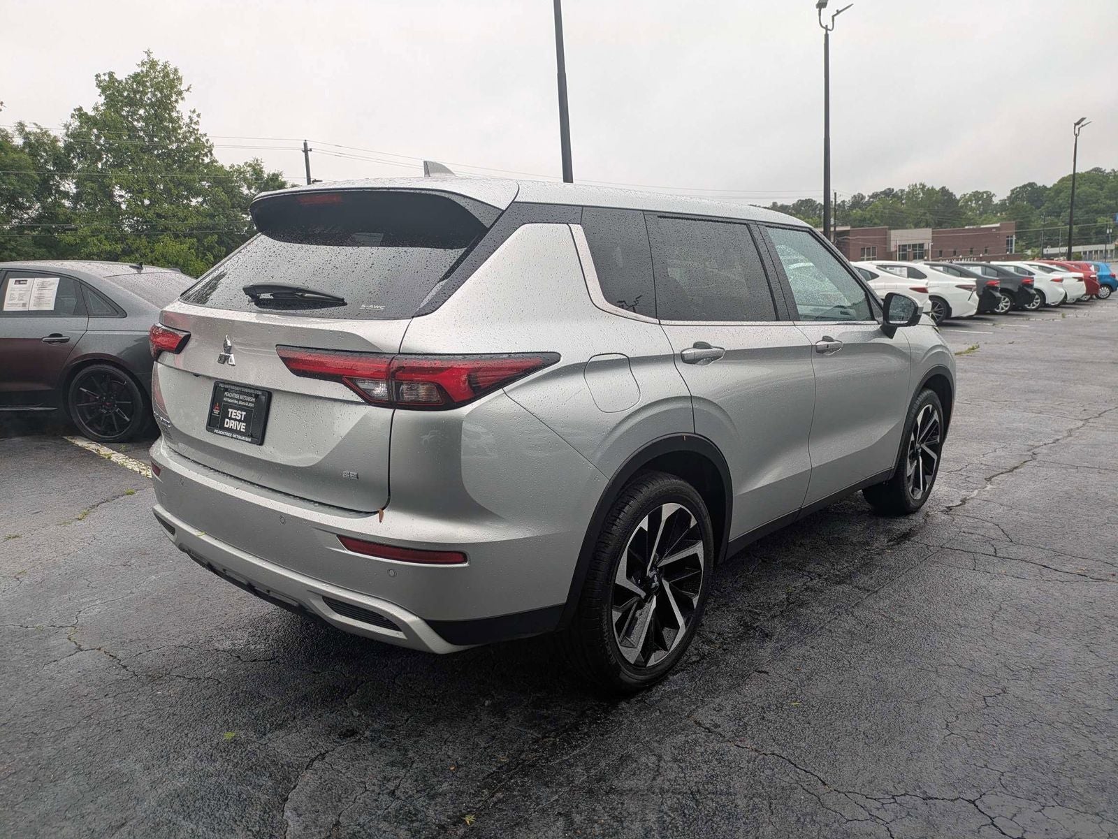 2024 Mitsubishi Outlander SE