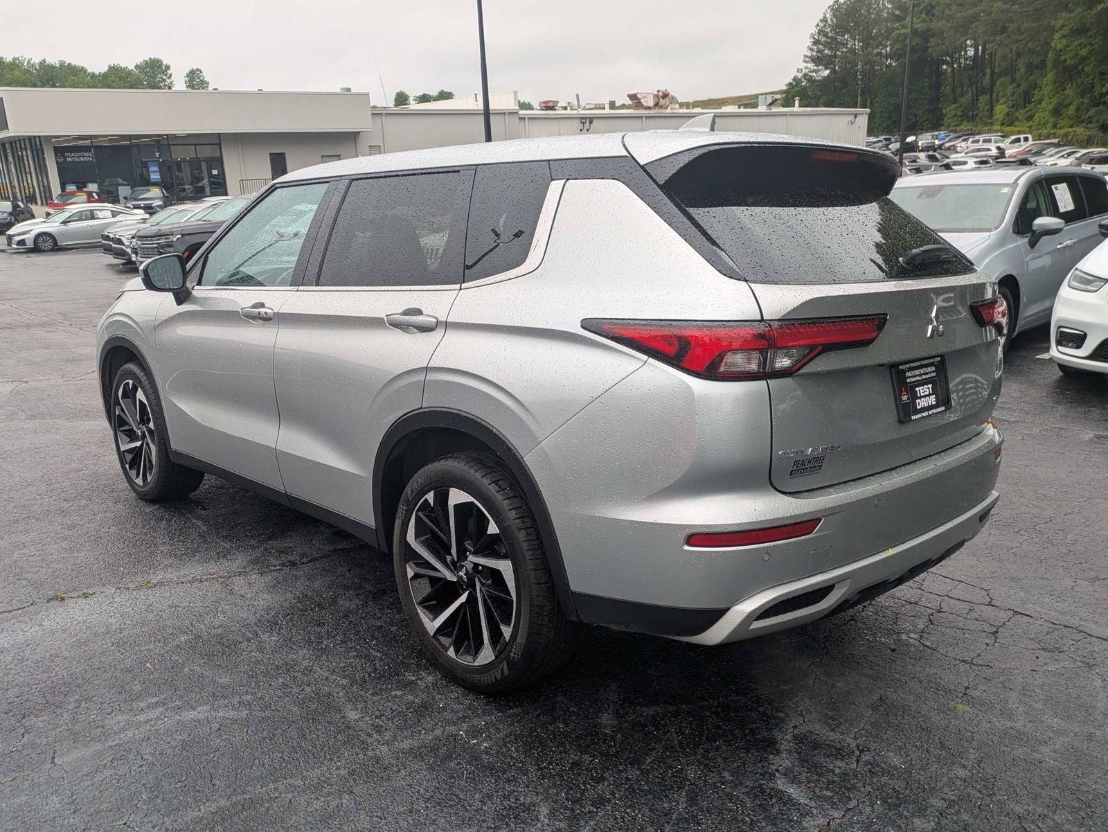 2024 Mitsubishi Outlander SE