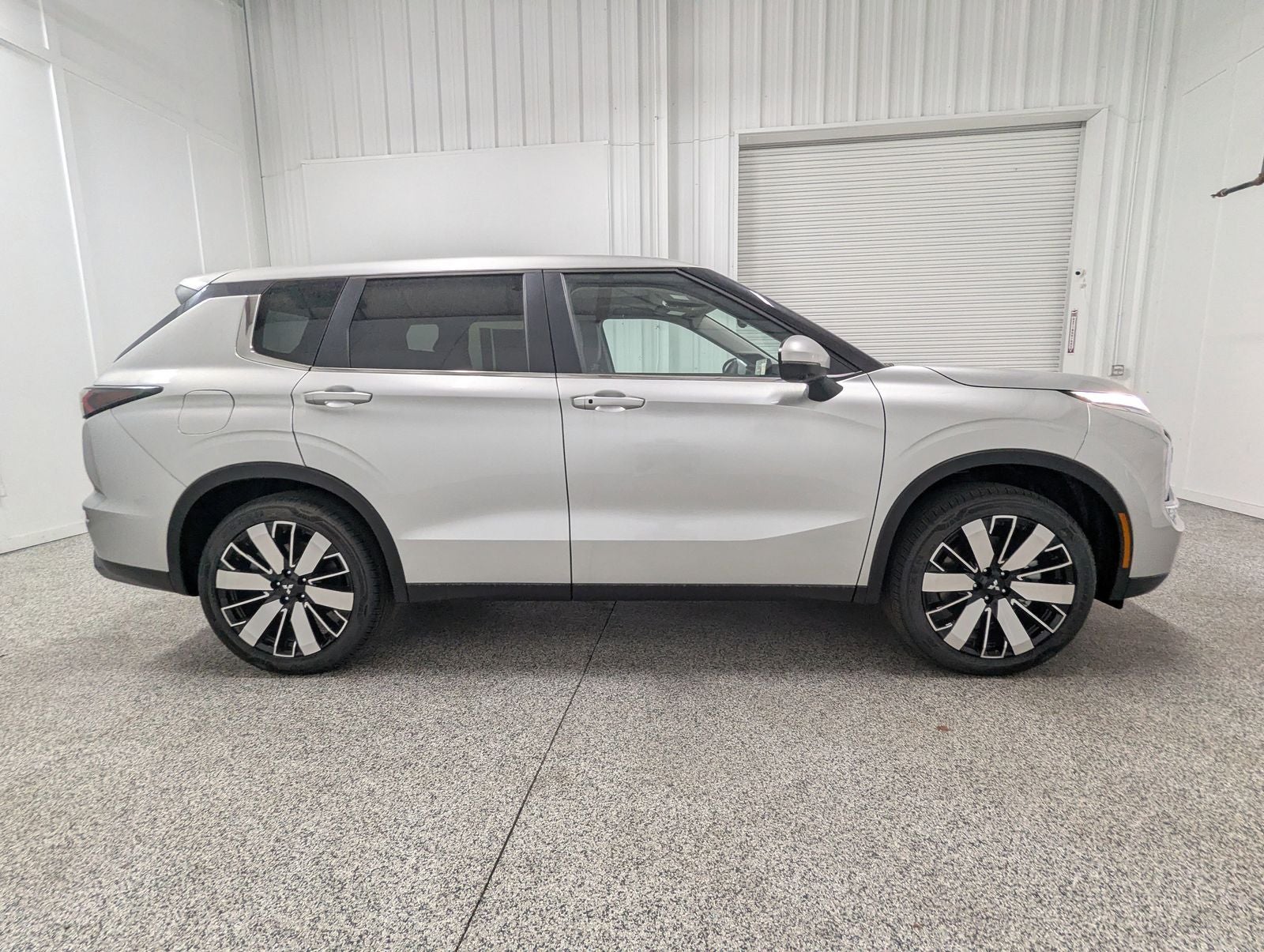 2025 Mitsubishi Outlander SE
