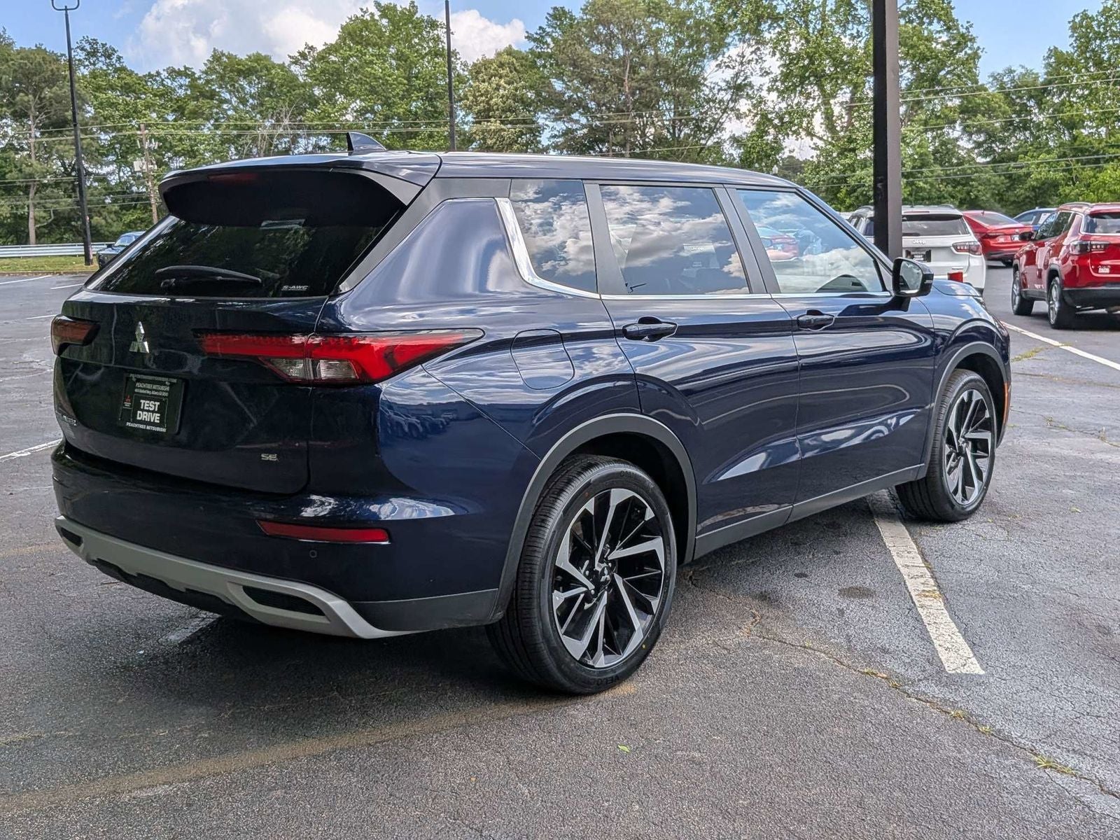 2024 Mitsubishi Outlander SE