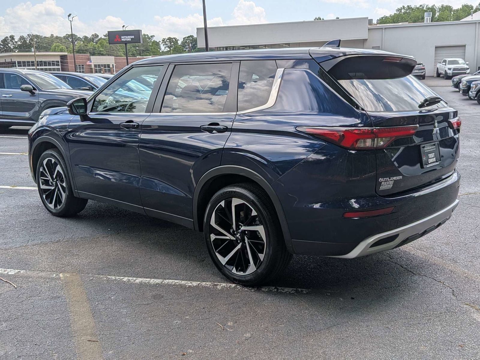 2024 Mitsubishi Outlander SE