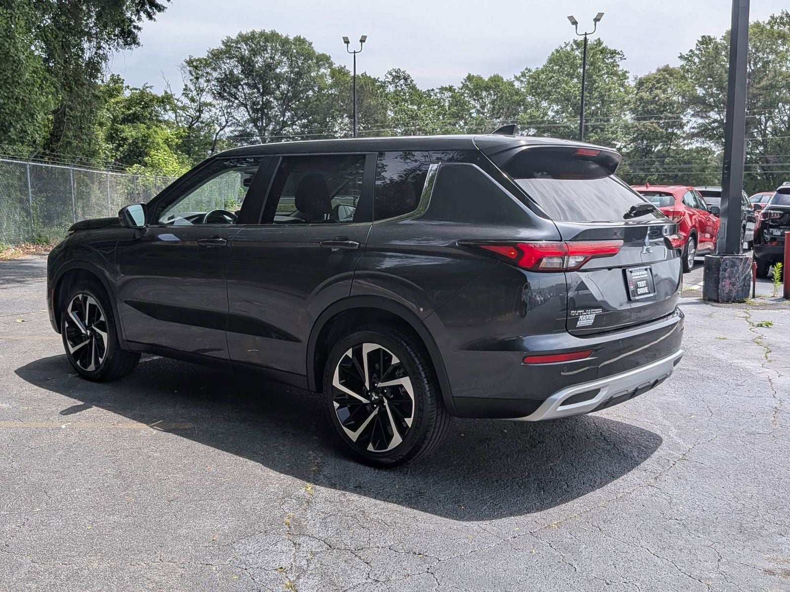 2024 Mitsubishi Outlander SE