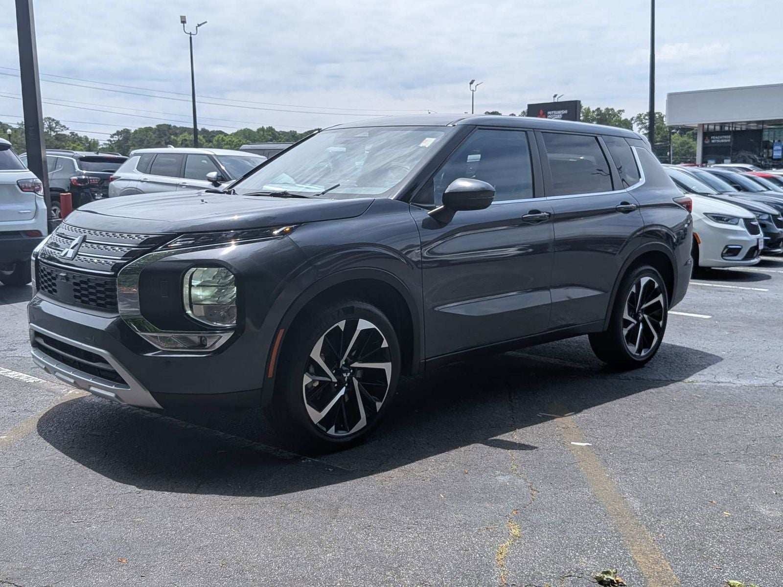 2024 Mitsubishi Outlander SE