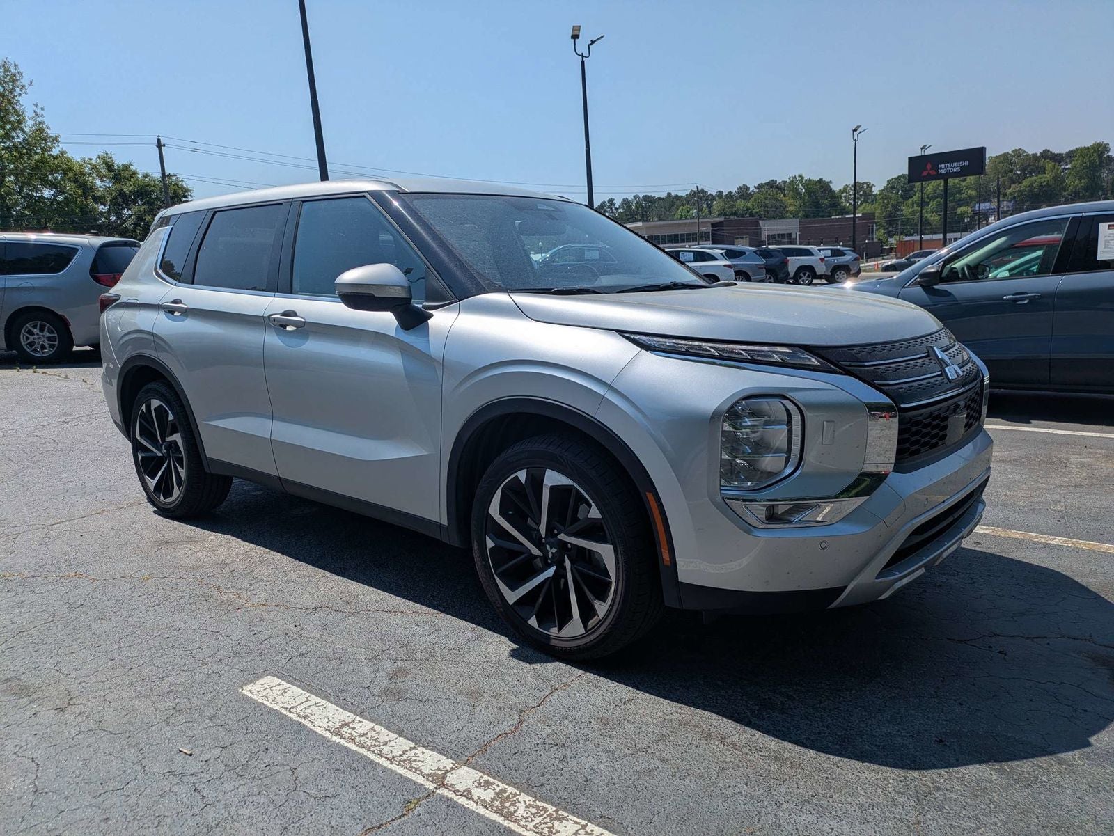 2024 Mitsubishi Outlander SE