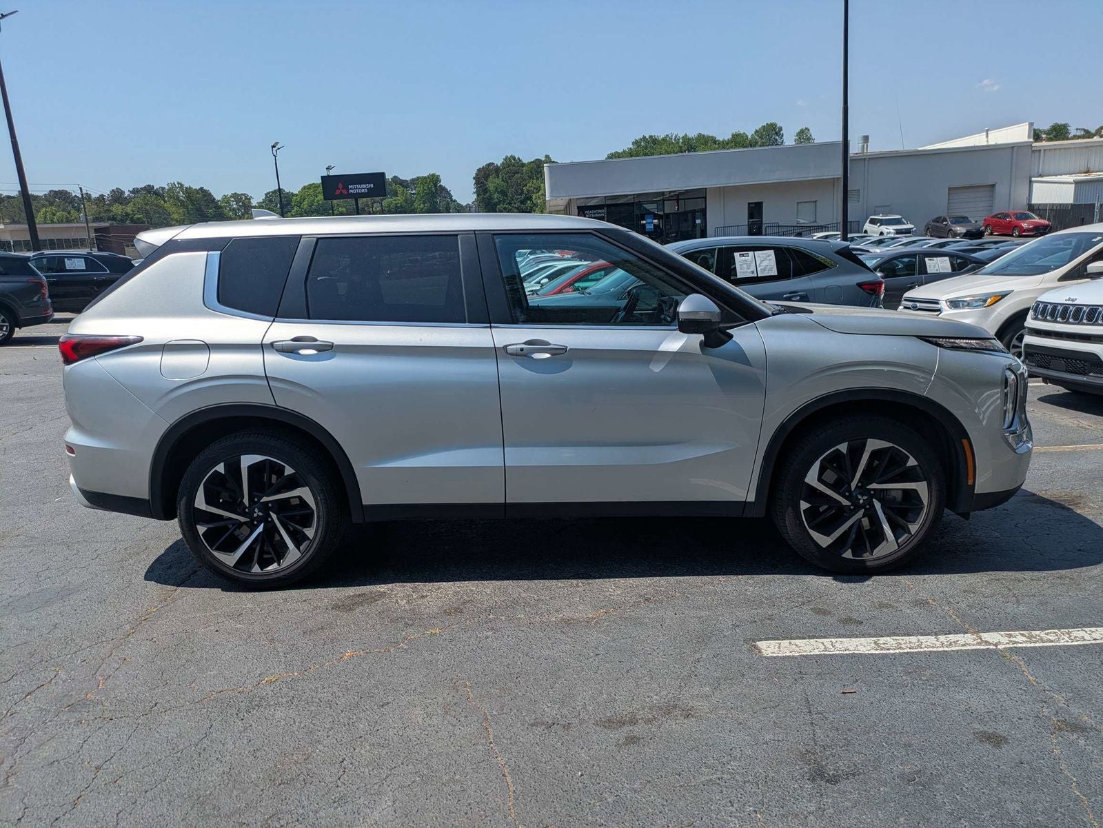 2024 Mitsubishi Outlander SE