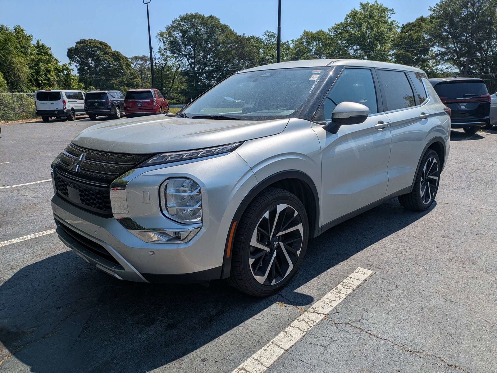 2024 Mitsubishi Outlander SE