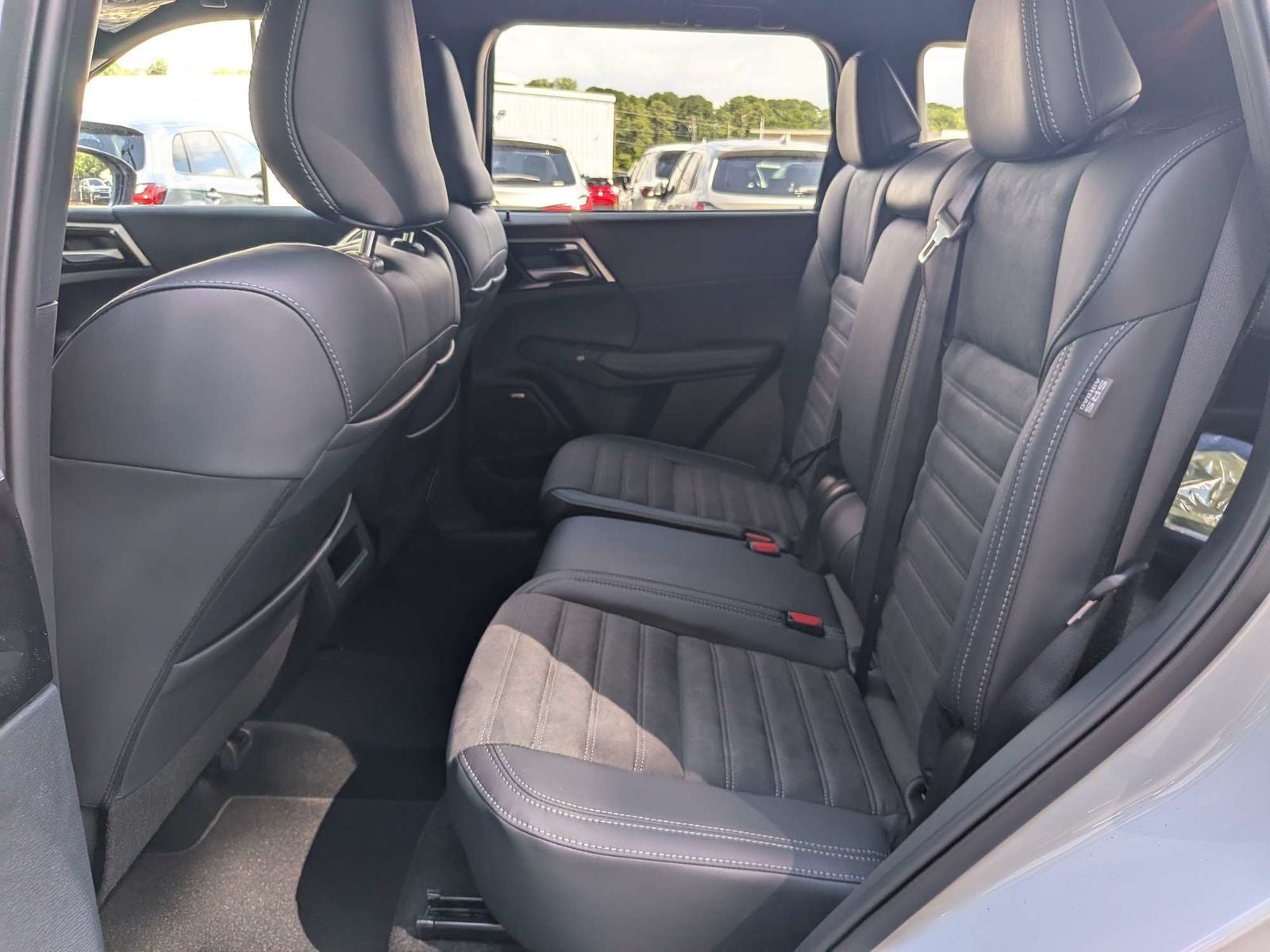 2026 Mitsubishi Outlander LE
