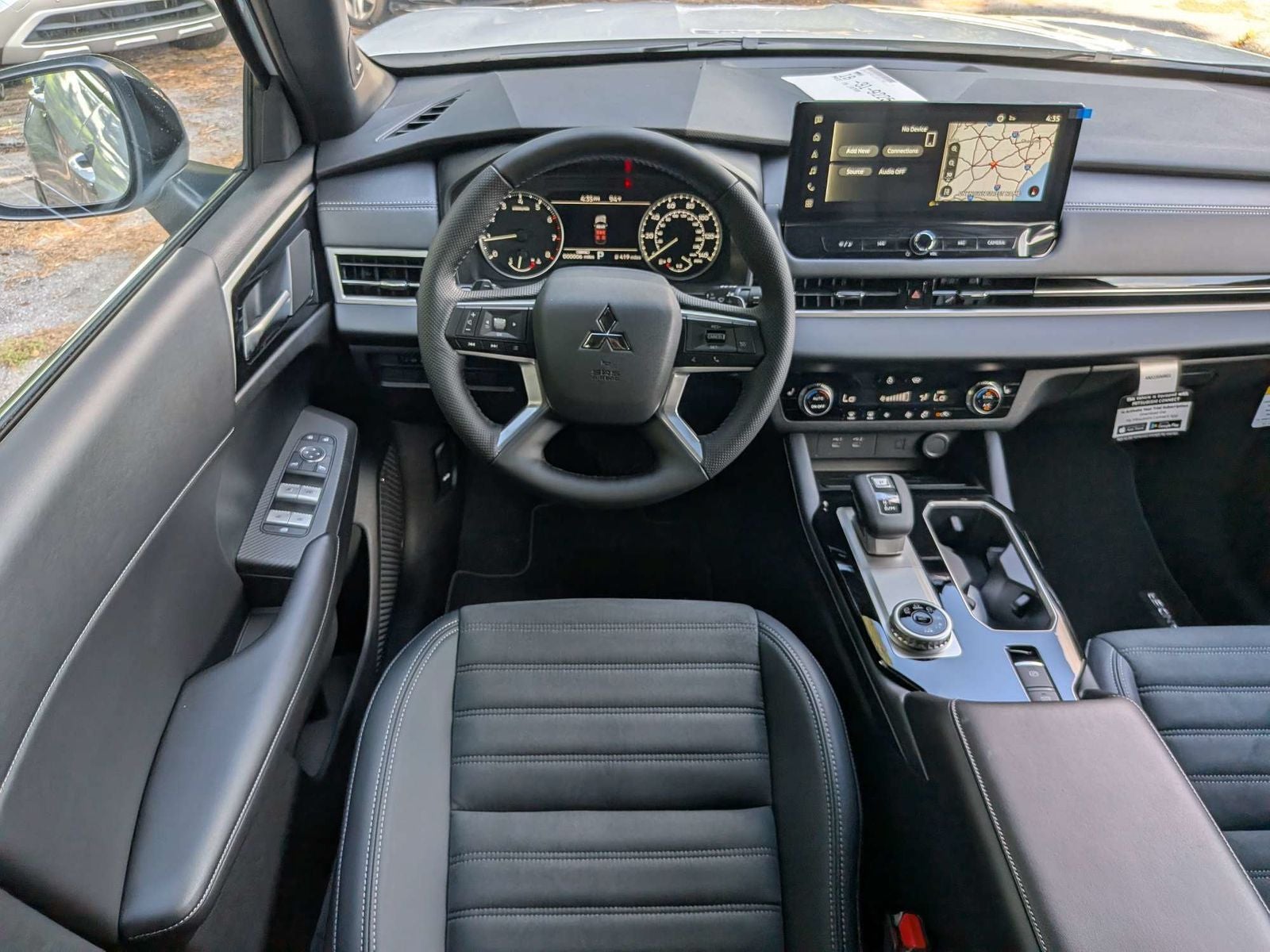 2026 Mitsubishi Outlander LE