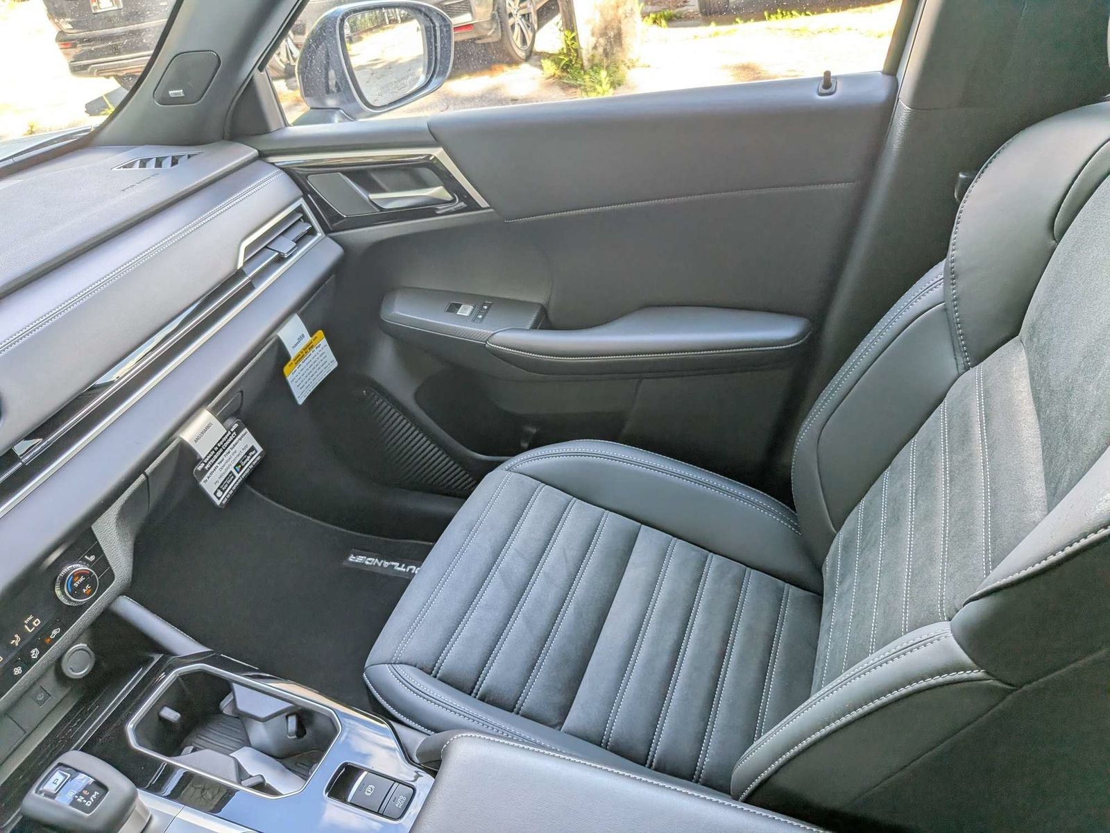 2026 Mitsubishi Outlander LE