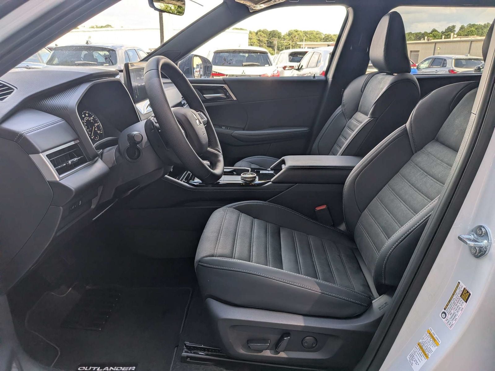 2026 Mitsubishi Outlander LE
