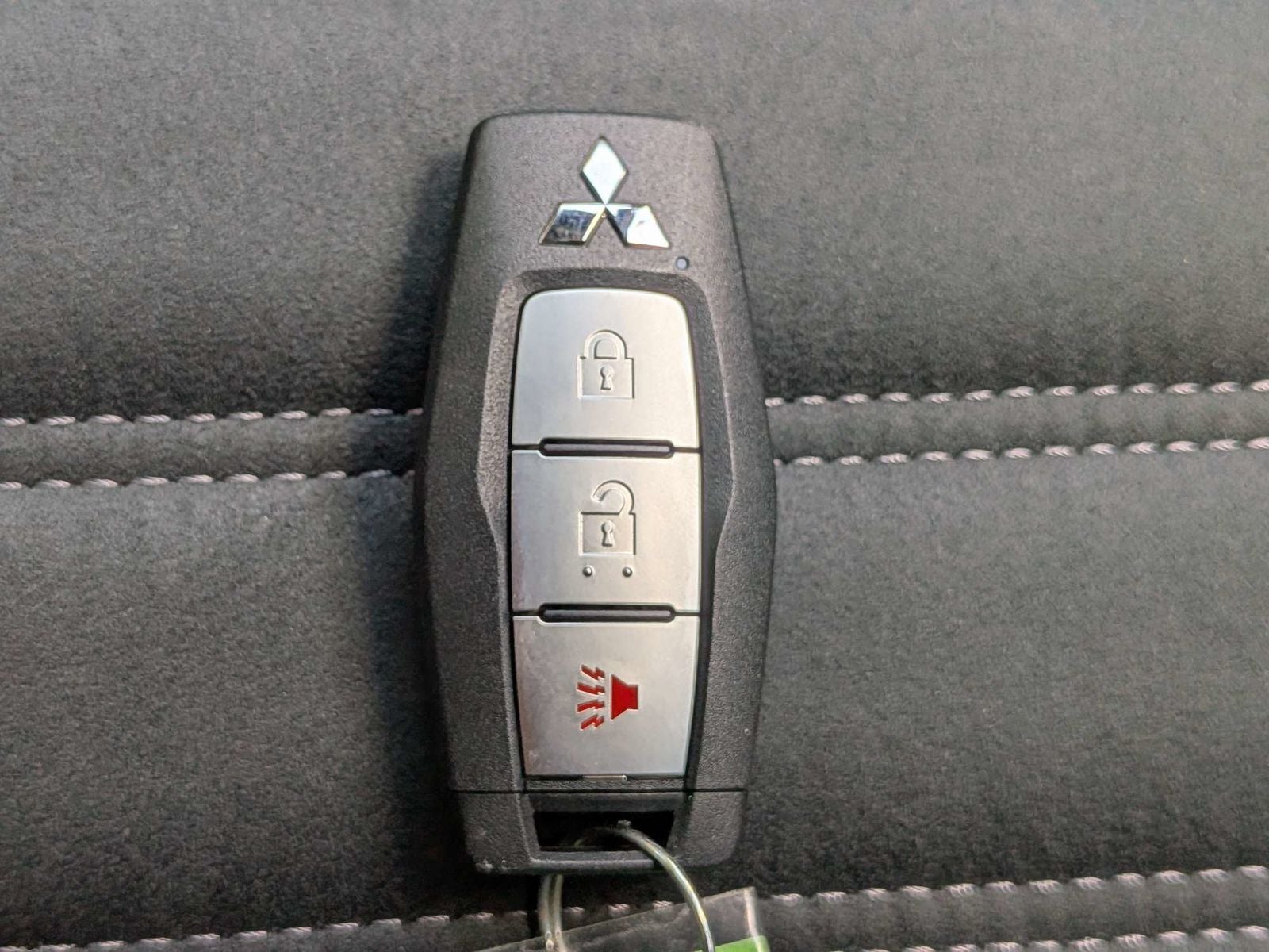 2026 Mitsubishi Outlander LE