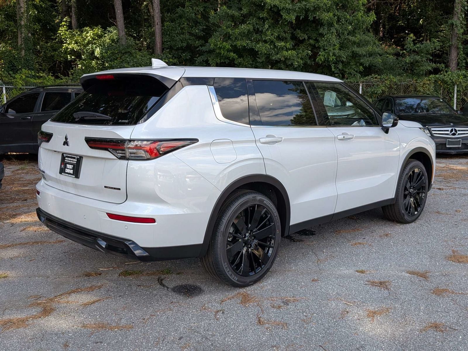 2026 Mitsubishi Outlander LE
