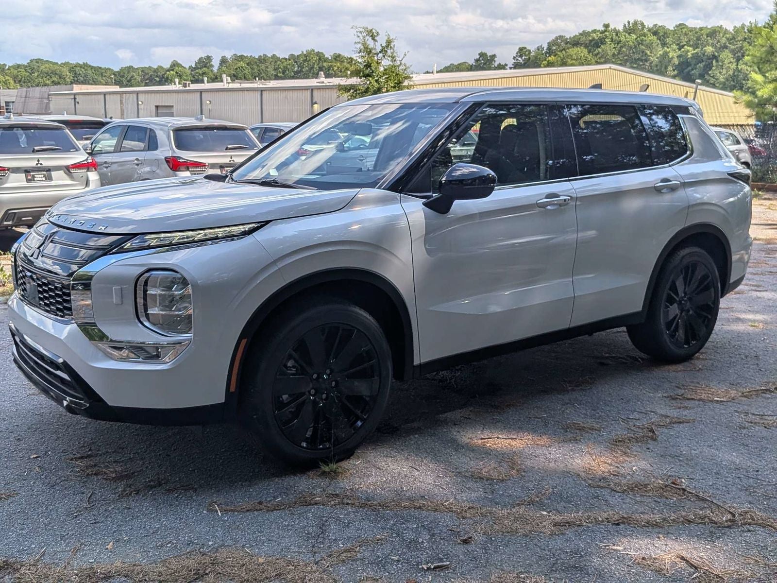 2026 Mitsubishi Outlander LE
